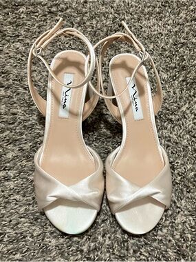 Nina Nigella Satin Twist Block Heel Sandals with Ankle Strap Size: 7.5/37.5